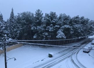 Βόλτα στην παγωμένη και χιονισμένη Αλεξανδρούπολη, παραμονή πρωτοχρονιάς 2016 (video)