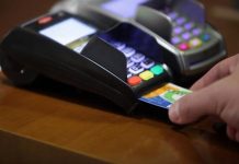 Από 1η Φεβρουαρίου όλα τα καταστήματα θα πρέπει να δέχονται κάρτα