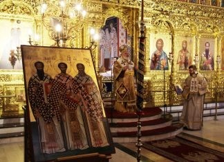 Χαίροις Ιεραρχών η τριάς