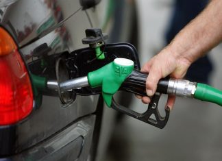 Η Ελλάδα στις έξι ακριβότερες χώρες του πλανήτη στην τιμή της βενζίνης