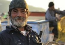 Η πρώτη διαφήμιση της Apple με φόντο ένα χωριό στην Ελλάδα και πρωταγωνιστές που μιλούν ελληνικά