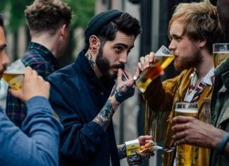 Όσο συχνότερα πηγαίνεις για μπίρες, τόσο πιο ευτυχισμένος γίνεσαι
