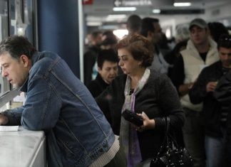 «Στενάζουν» επαγγελματίες και μπλοκάκια από φόρους και εισφορές