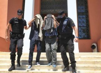 Αναβλήθηκε η απόφαση για τους οκτώ τούρκους αξιωματικούς
