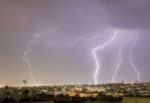 Με ισχυρές βροχές και καταιγίδες σήμερα Δευτέρα