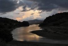 Με συννεφιά και βροχές η Πέμπτη