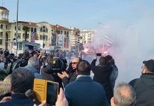 «Zootechnia»: Επεισόδια με αγρότες και ΜΑΤ στη Θεσσαλονίκη (φωτογραφίες, βίντεο)