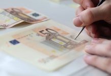 Σύλληψη 18χρονου με πλαστά χαρτονομίσματα