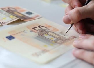 Σύλληψη 18χρονου με πλαστά χαρτονομίσματα