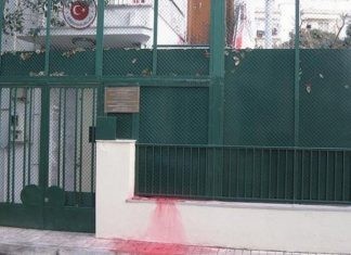Μπογιές κατά του τουρκικού προξενείου στην Κομοτηνή