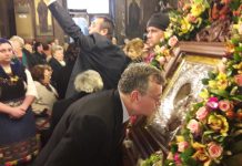 Στην υποδοχή της Ιεράς Εικόνας της «Παναγίας Κοσμοσώτειρας» στον Πειραιά ο Άκης Γεροντόπουλος