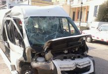 Όχημα με 14 μη νόμιμους μετανάστες και έναν Μολδαβό διακινητή ανετράπη στη Ροδόπη