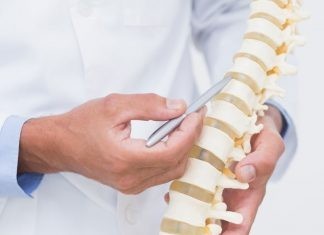 Επτά στους δέκα ενήλικες πάσχουν από διαταραχές στη σπονδυλική στήλη