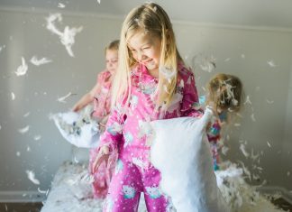 Παγκόσμια ημέρα μαξιλαροπόλεμου και ήρθε η ώρα για παιχνίδι!