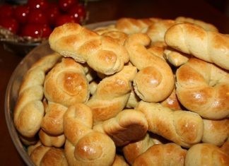Εύκολη συνταγή για πασχαλινά κουλουράκια!