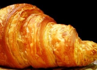 Συνταγή για πεντανόστιμα κρουασάν σε 5 λεπτά!