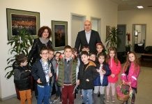 Κάλαντα του Λαζάρου και «λαζαράκια» στον Περιφερειάρχη ΑΜΘ από τους μαθητές του 1ου Νηπιαγωγείου Κομοτηνής