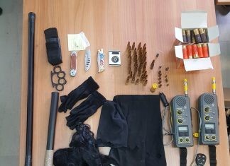 Συνελήφθη 32χρονος με πέντε καταδικαστικές αποφάσεις και σε βάρος του για παράβαση των νόμων περί όπλων, περί ναρκωτικών και περί ραδιοσταθμών