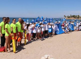 Γαλάζιες σημαίες 2017: 26 βραβευμένες παραλίες στη Θράκη