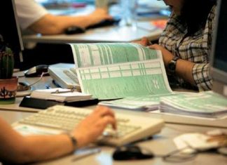 Τέλος στην εισφορά αλληλεγγύης για εισοδήματα μέχρι 30.000 ευρώ
