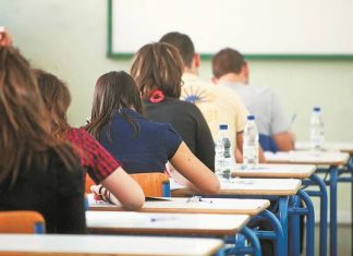 Βραδυνή Θεία Λειτουργία στην Αλεξανδρούπολη για τις Πανελλήνιες εξετάσεις