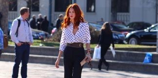 Φαρδιά παντελόνια: Οι top συνδυασμοί για το καλοκαίρι