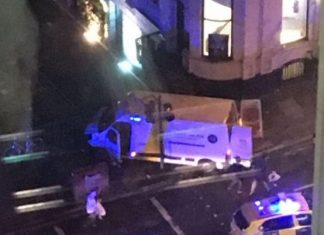 Τρόμος ξανά στο Λονδίνο – Φορτηγό έπεσε σε πεζούς στη γέφυρα London Bridge