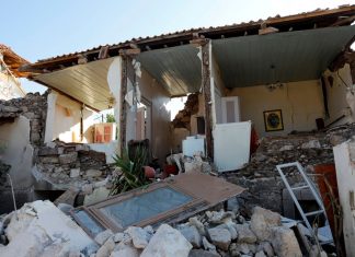 Συνεχείς μετασεισμοί στη Μυτιλήνη, μια νεκρή και τεράστιες καταστροφές