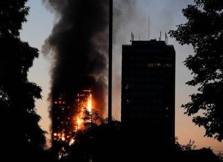 Λονδίνο: Εκατοντάδες εγκλωβισμένοι από πυρκαγιά σε ουρανοξύστη 27 ορόφων – Φόβοι για κατάρρευση