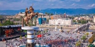 Τα Σκόπια γκρεμίζουν τα αγάλματα του Μεγάλου Αλεξάνδρου – «Απολύμανση από την ψευδοϊδεολογία»