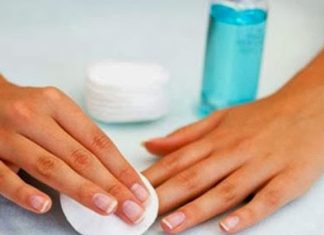 Σου τελείωσε το ασετόν και θέλεις να ξεβάψεις τα νύχια σου; Δες τι μπορείς να κάνεις