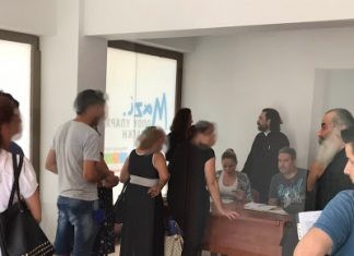 Διανομή τροφίμων σε απόρους από την ΜΚΟ ΑΠΟΣΤΟΛΗ και τον ΜΑΣΟΥΤΗ