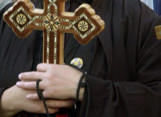 Συνελήφθη 54χρονη, η οποία προσποιούμενη τη μοναχή, αποπειράθηκε να εξαπατήσει 39χρονο ημεδαπό