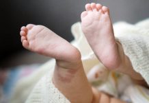 SOS για την Ελλάδα του 2060: Μείον 1,7 εκατ. άνθρωποι, με τον αναπαραγωγικό πληθυσμό να βουλιάζει κατά 35%