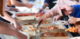 Στιγμές Pizza Fan με πάρτι και χορηγίες