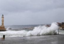 Αλλάζει σταδιακά ο καιρός: Σαββατοκύριακο με μελτέμια και πτώση της θερμοκρασίας