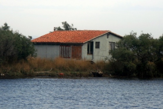 Εικόνα που περιέχει υπαίθριος, νερό, οικία, λίμνη

Περιγραφή που δημιουργήθηκε αυτόματα