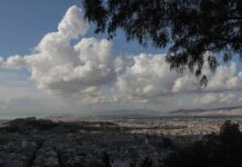 Με συννεφιά και τοπικές βροχές η Πέμπτη – «Αγριεύει» από Παρασκευή ο καιρός