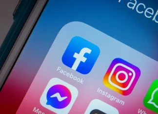 «Έπεσαν» Facebook και Messenger: Παγκόσμιο κρασάρισμα στις πλατφόρμες της Meta
