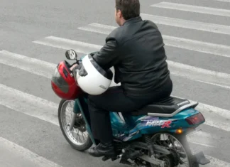 42 παραβάσεις σε μία εβδομάδα για μη χρήση κράνους στην Ανατολική Μακεδονία και Θράκη