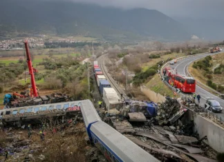 Αποζημίωση 400.000 ευρώ σε οικογένεια θύματος των Τεμπών – Το κράτος υπεύθυνο για την κατάσταση του σιδηροδρόμου, λέει το δικαστήριο