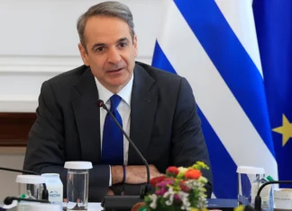 Μητσοτάκης στο υπουργικό: Στα 920 ευρώ ο κατώτατος μισθός – Μηνιαία αύξηση 40 ευρώ από πέρυσι, σχεδόν μισός μισθός ετησίως