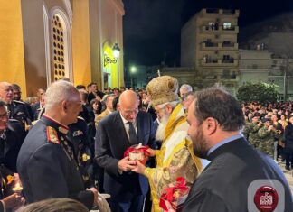 Με λαμπρότητα ο εορτασμός της Ανάστασης στη Μητρόπολη Αλεξανδρούπολης – Άφιξη Αγίου Φωτός και παρουσία Δένδια
