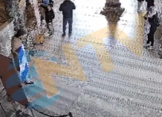 Ανησυχία για τους δύο Έλληνες που προφυλακίστηκαν στην Κωνσταντινούπολη για τη σημαία στην Αγία Σοφία