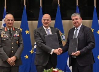 Συμφωνία Δένδια – ΕΤΕπ για ενεργειακή αναβάθμιση 40 στρατοπέδων