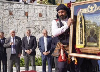 Συγκίνηση στην Καβάλα για την υποδοχή της Παναγίας Σουμελά – Παρουσία Τοψίδη και πλήθους πιστών