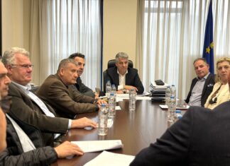 Συνάντηση Τοψίδη με Εμπορικούς Συλλόγους ΑΜΘ – Στο επίκεντρο η στήριξη των μικρομεσαίων επιχειρήσεων