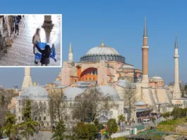 Ποινή 10 μηνών με αναστολή στους δύο Έλληνες για τη σημαία στην Αγια-Σοφιά