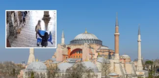 Ποινή 10 μηνών με αναστολή στους δύο Έλληνες για τη σημαία στην Αγια-Σοφιά