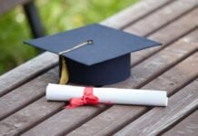 Απόφοιτοι πρώην ΤΕΙ χωρίς αντιστοίχιση τίτλων: Το θεσμικό κενό που κρατά χιλιάδες πτυχιούχους σε ομηρία